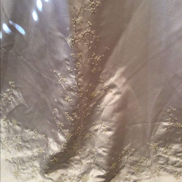 Wedding Dress - Picture 6 of 7